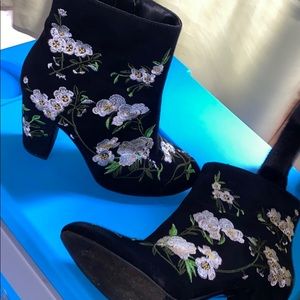 Forever 21 floral black booties